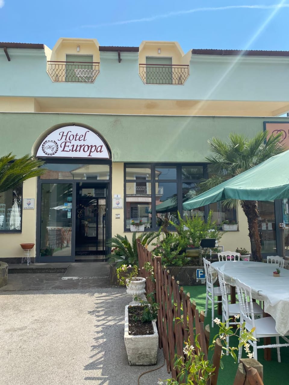 Facade/entrance