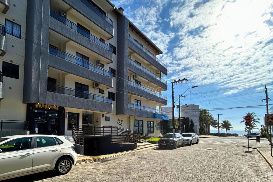 Facade/entrance, Off site, Location
