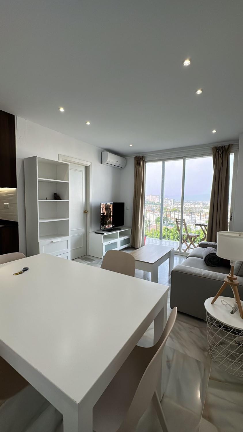TV and multimedia, Living room, Seating area, Dining area