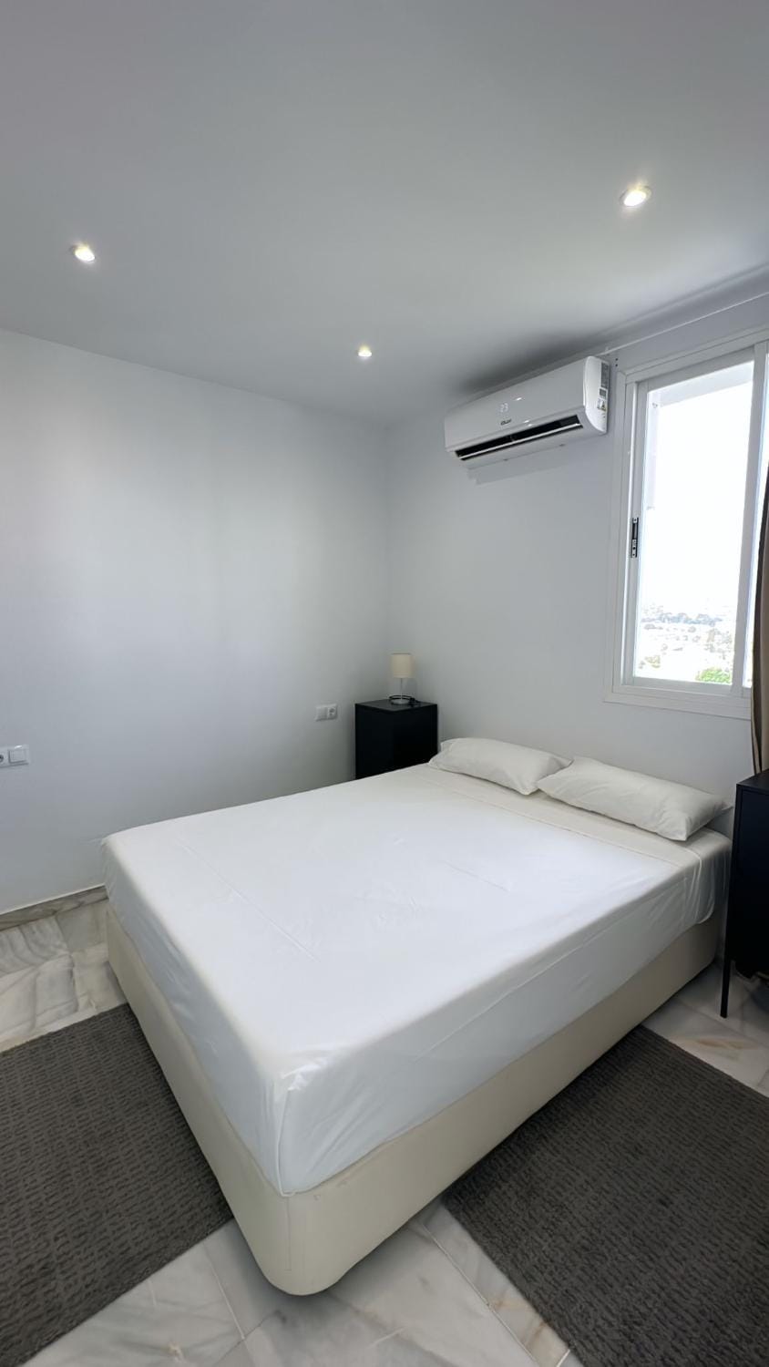 Bed, Photo of the whole room, Bedroom, air conditioner