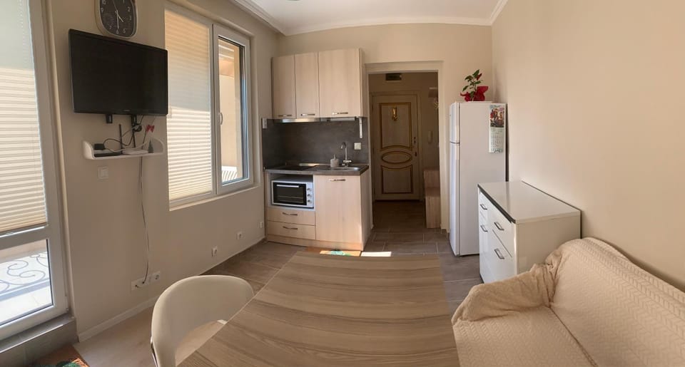 Kitchen or kitchenette, Living room, Dining area