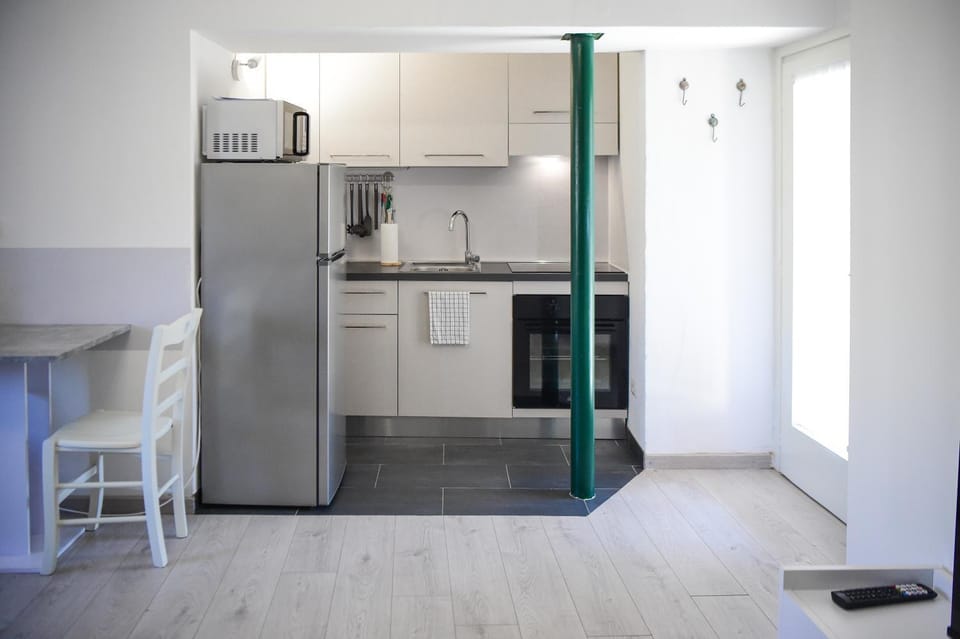 Coffee/tea facilities, Breakfast, Lunch, hair dresser, minibar, kitchen