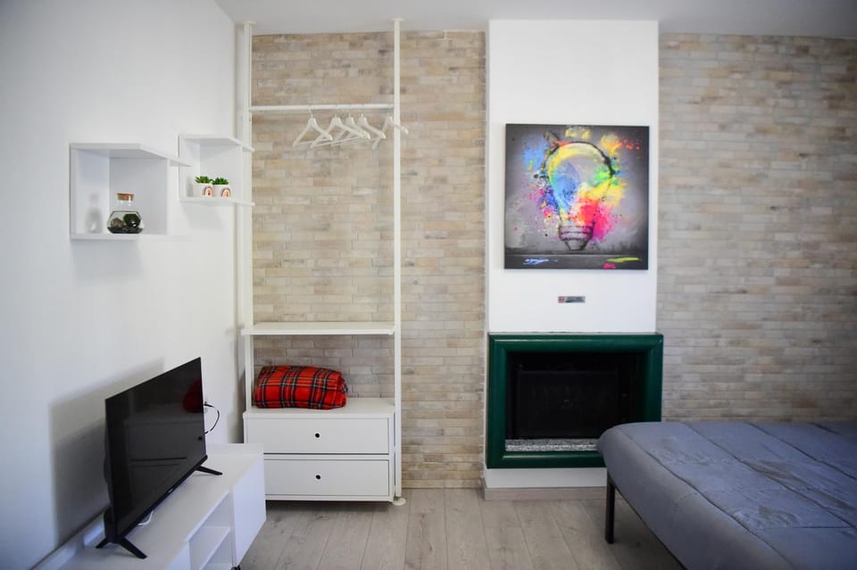 Bed, TV and multimedia, Photo of the whole room, Bedroom, hair dresser, microwave, wardrobe, air conditioner