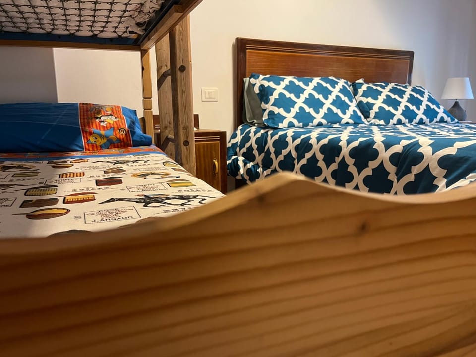 Bed, bunk bed