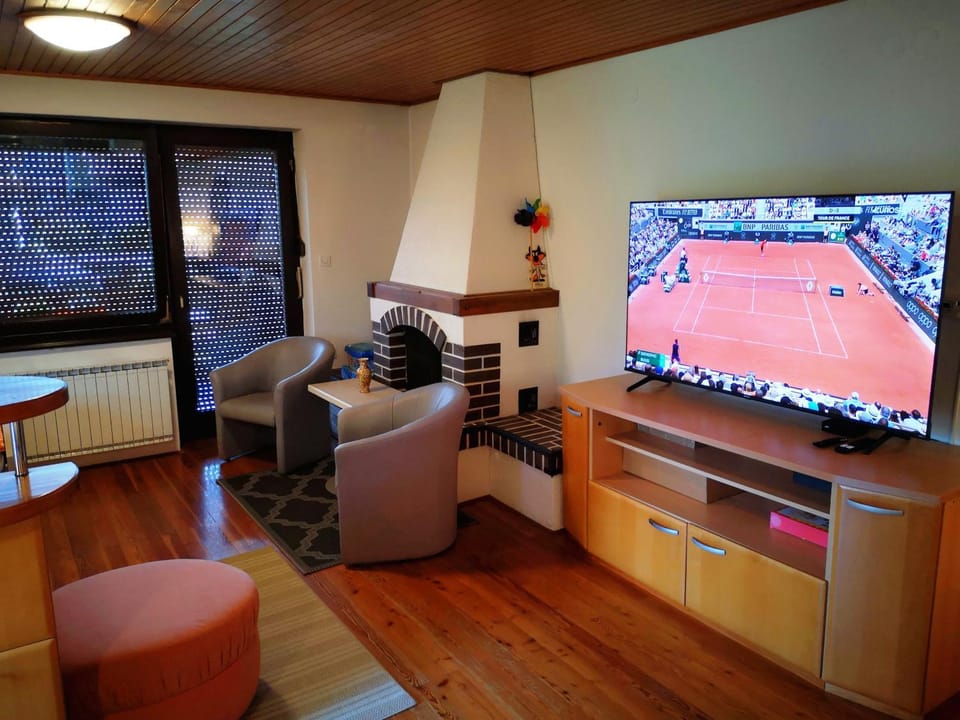 TV and multimedia, Living room, Seating area