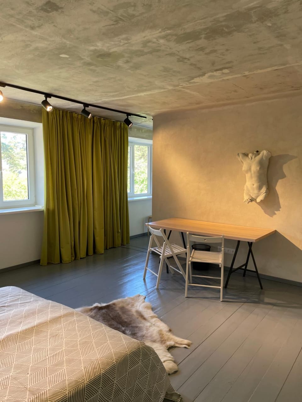 Photo of the whole room