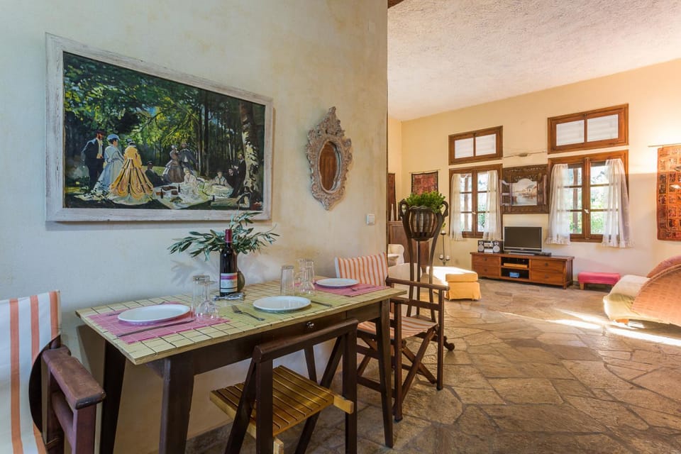 Kitchen or kitchenette, Seating area