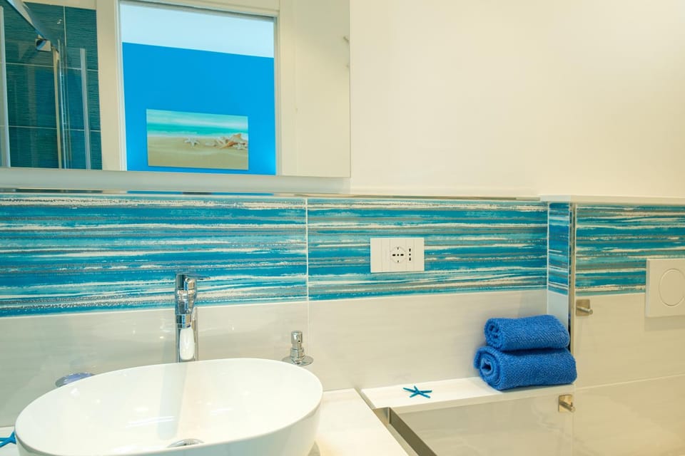 Private room and pool in the beach free wi-fi Bed and Breakfast in Sardinia