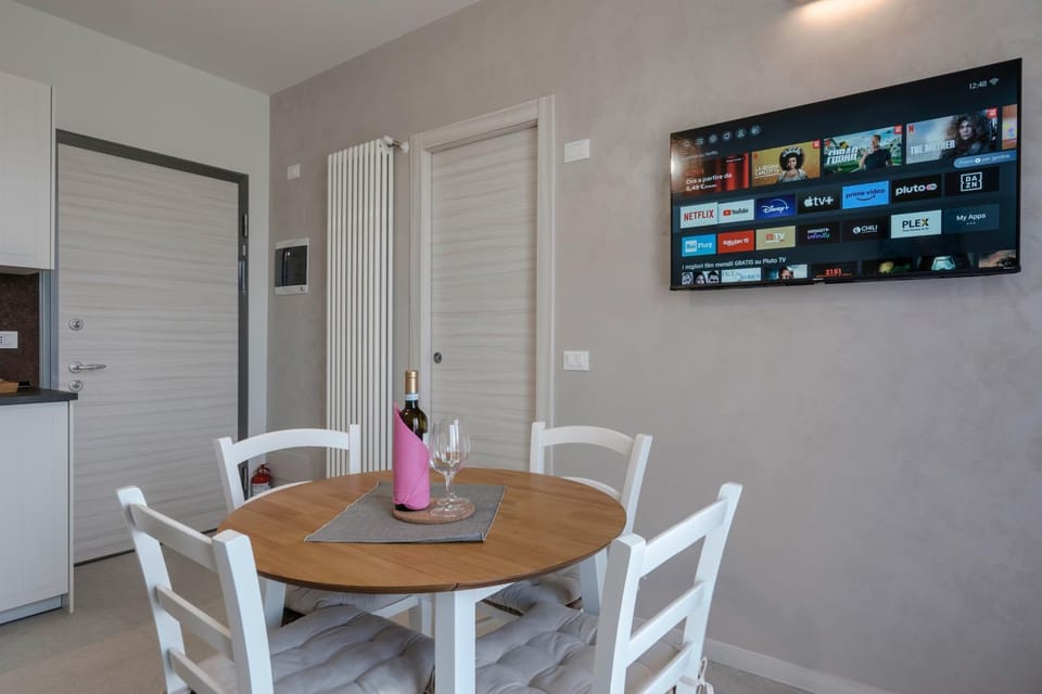 TV and multimedia, Living room, Dining area