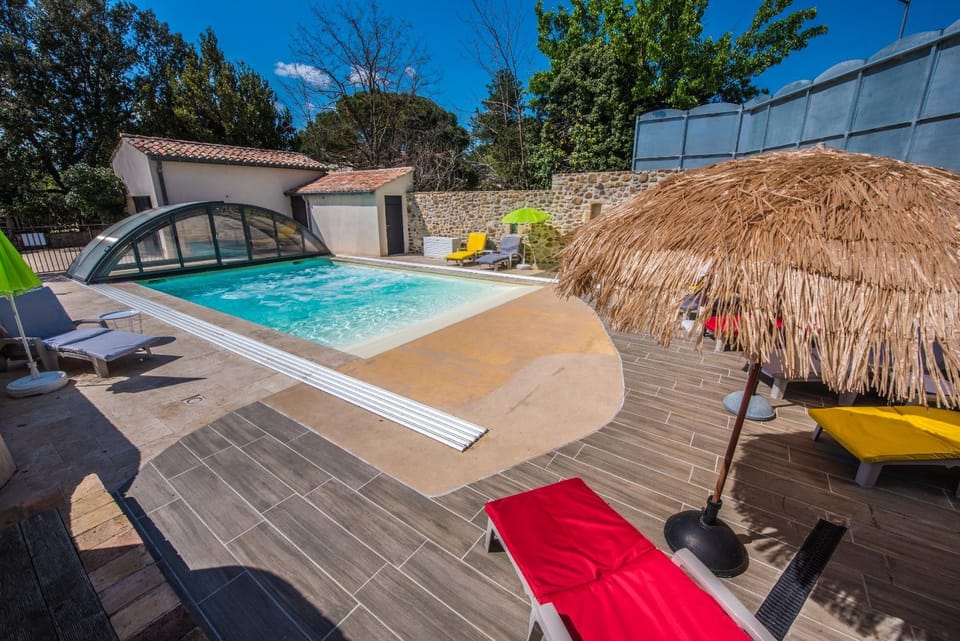Gîte avec jacuzzi privatif dans un mas provençal House in Provence