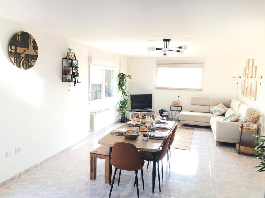 TV and multimedia, Dining area