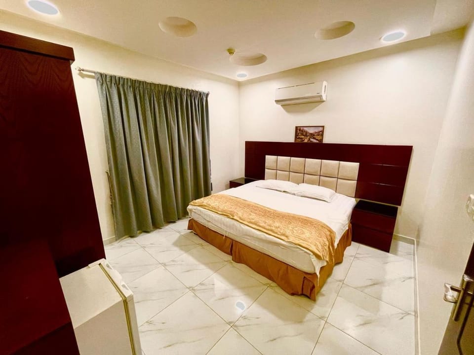 Bed, Bedroom, air conditioner