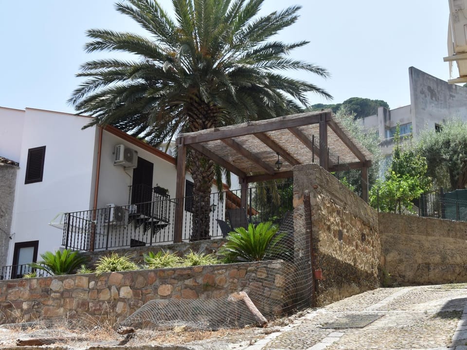 Day, Lobby or reception, Landmark view, Street view