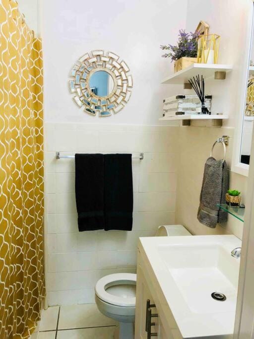 JUST 1 BLOCK FROM THE BEACH! Apartment in Miami Beach