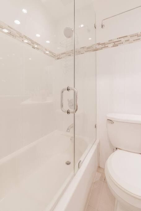 OCEAN & SAND ONLY 1 MINUTE WALK! Apartment in Miami Beach