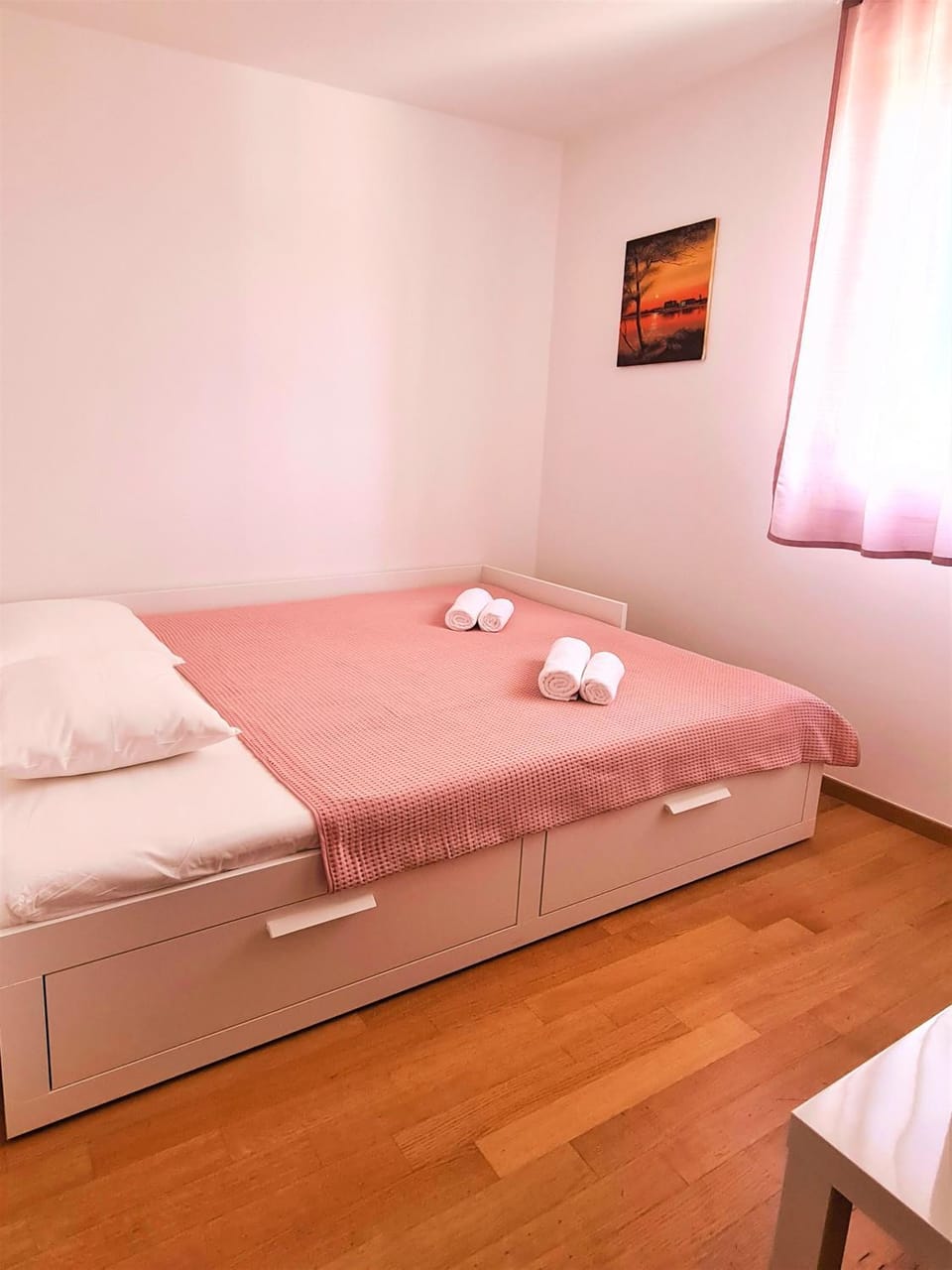 Bed, Bedroom, towels