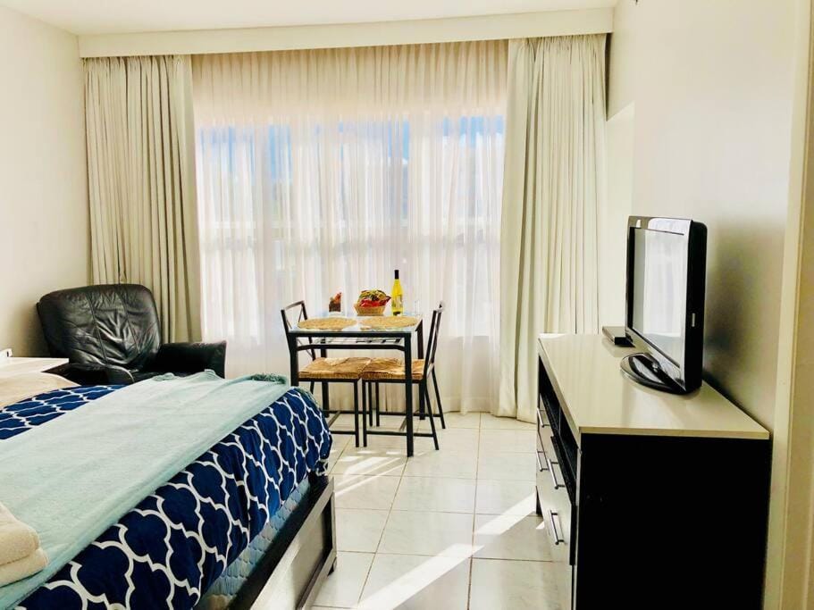APARTMENT RIGHT ON THE BEACH! Apartment in Flamingo Lummus