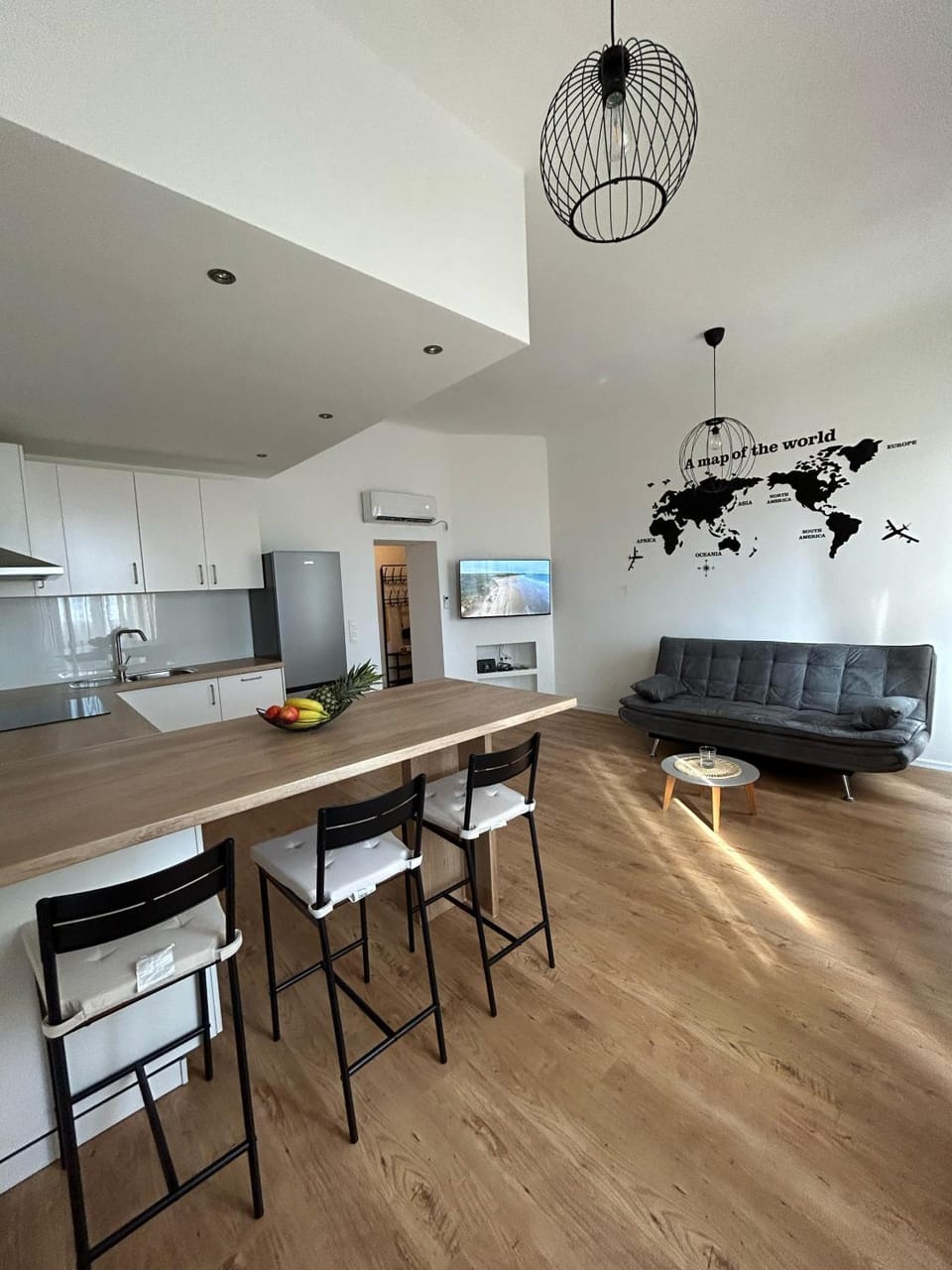 TV and multimedia, Living room, Seating area, Dining area, stove