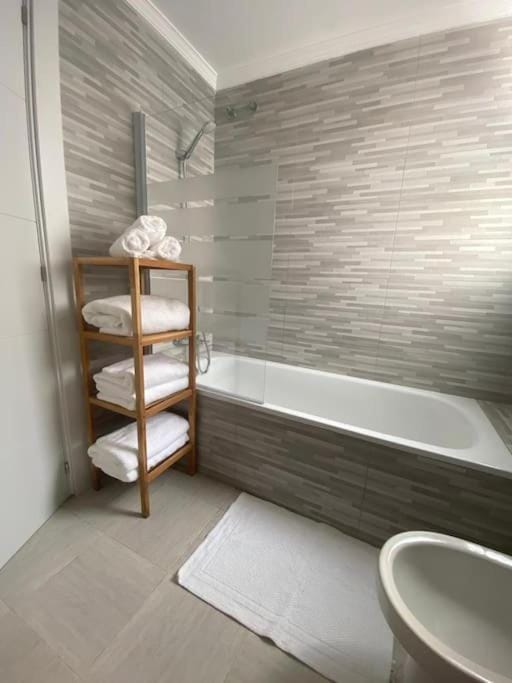 Shower, Bathroom, towels