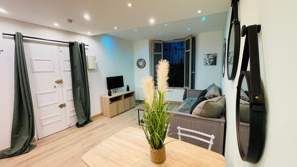 Communal lounge/ TV room, TV and multimedia, Living room