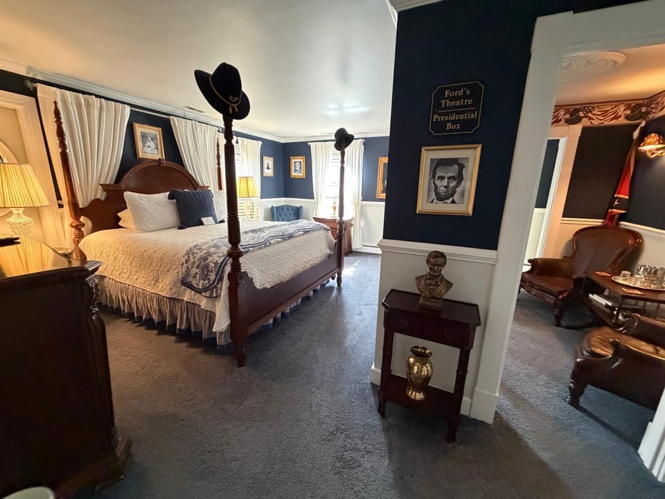 A Williamsburg White House Inn Bed and Breakfast in Williamsburg