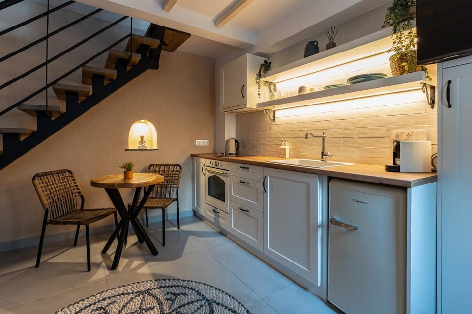 Kitchen or kitchenette, pet friendly, stove