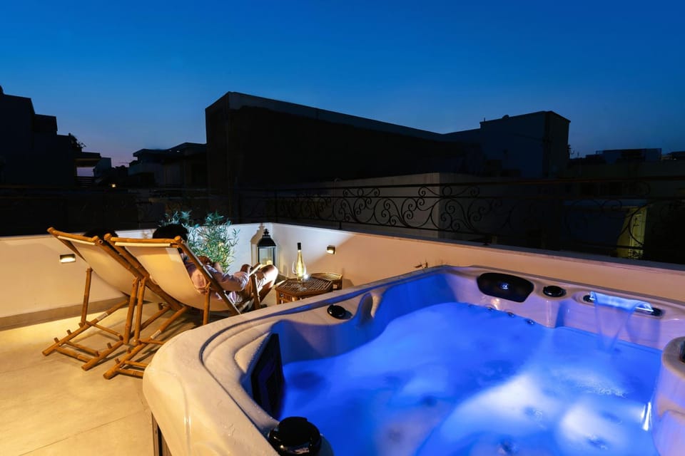 Night, Hot Tub, Hot Tub, Balcony/Terrace, sunbed