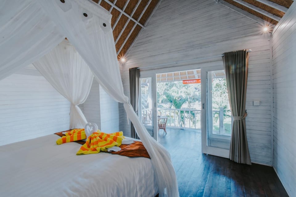 Bedroom, towels