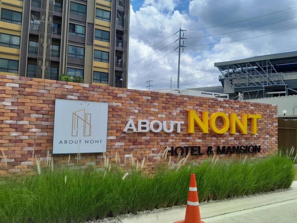 Property logo or sign, Street view