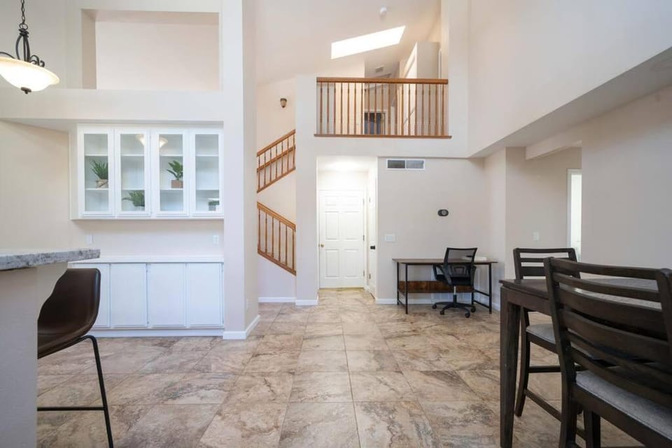 Families/Digital Nomads/Corporate Housing House in Bakersfield