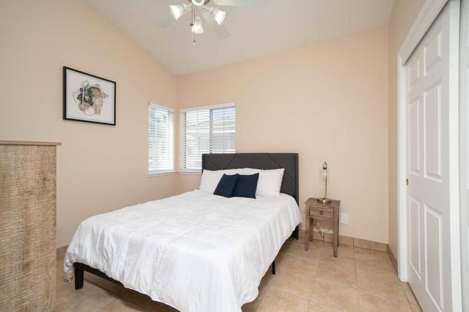 Families/Digital Nomads/Corporate Housing House in Bakersfield