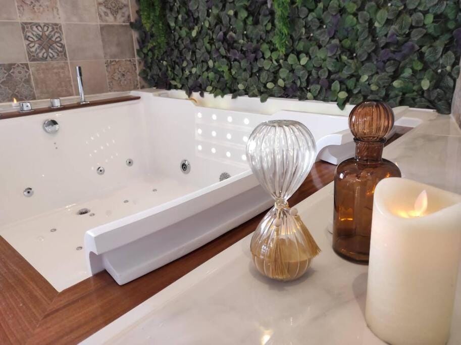 La Cabana Agréable logement avec Jacuzzi/Balnéo House in Nouvelle-Aquitaine