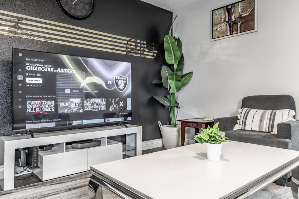 TV and multimedia, Living room, Seating area, hair dresser
