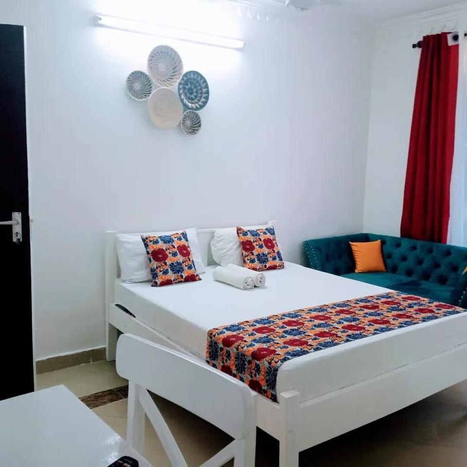 Bed, Photo of the whole room, Seating area