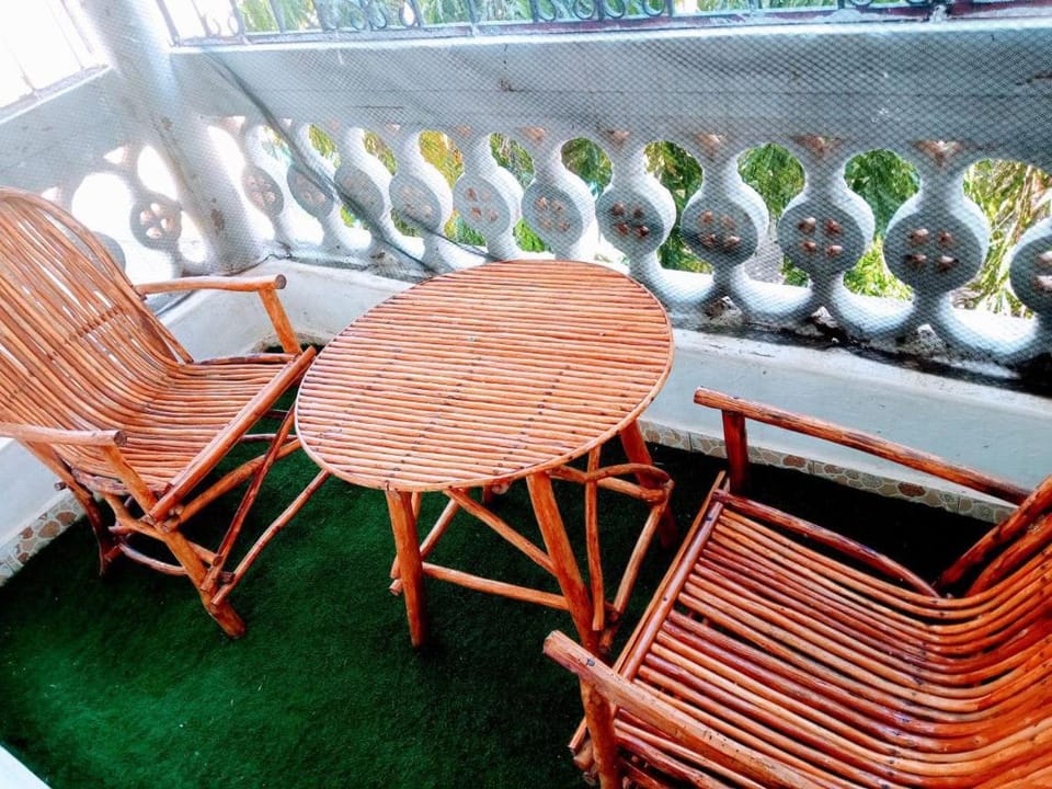 Property building, Patio, Balcony/Terrace