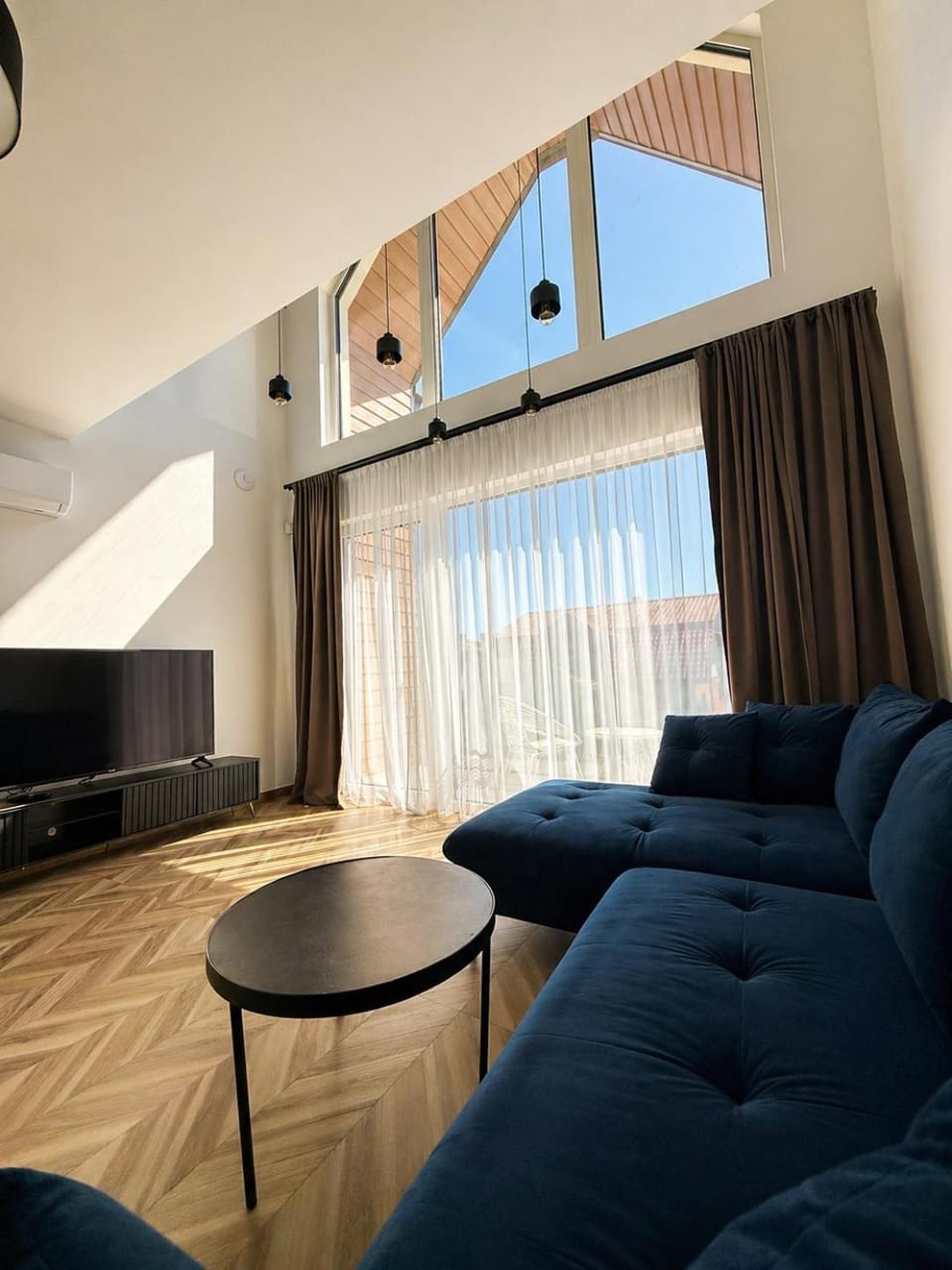 Communal lounge/ TV room, TV and multimedia, Living room, Seating area
