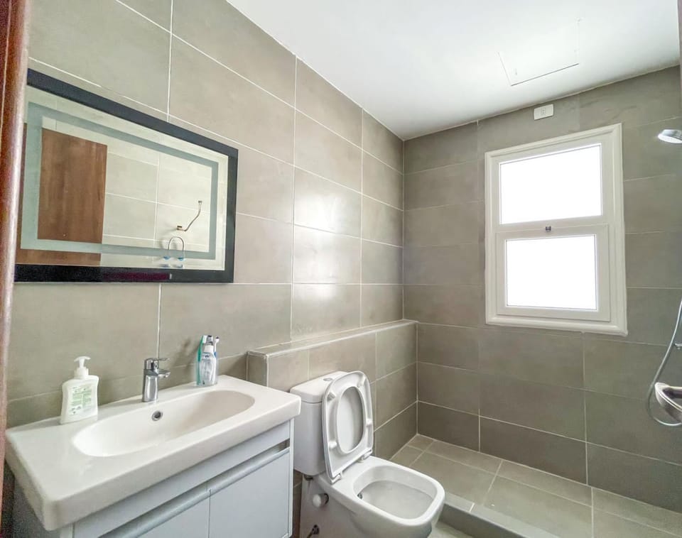 Shower, Toilet, Bathroom, Bath, towels