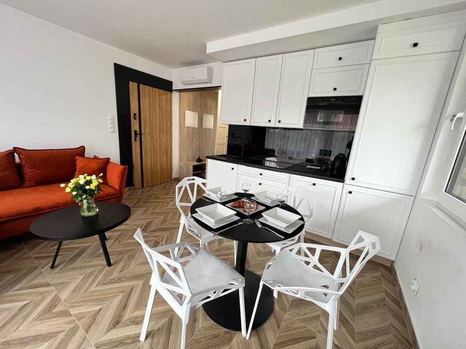 Kitchen or kitchenette, Living room, Dining area