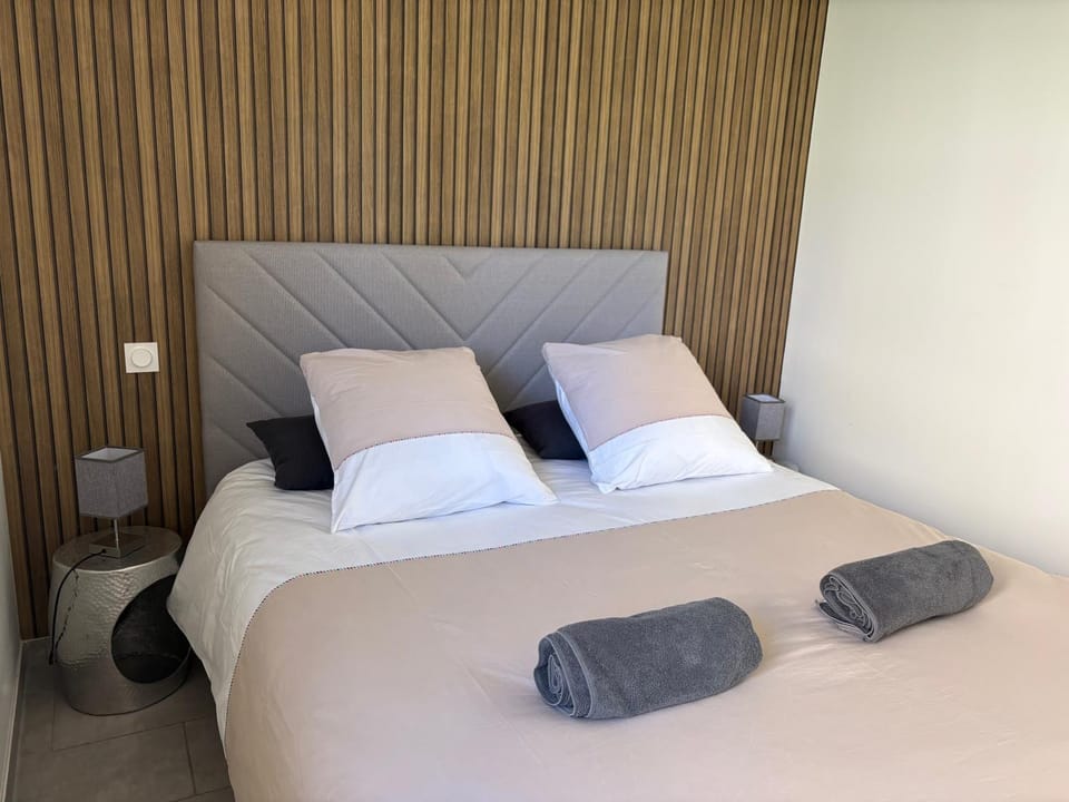 Bed, Photo of the whole room