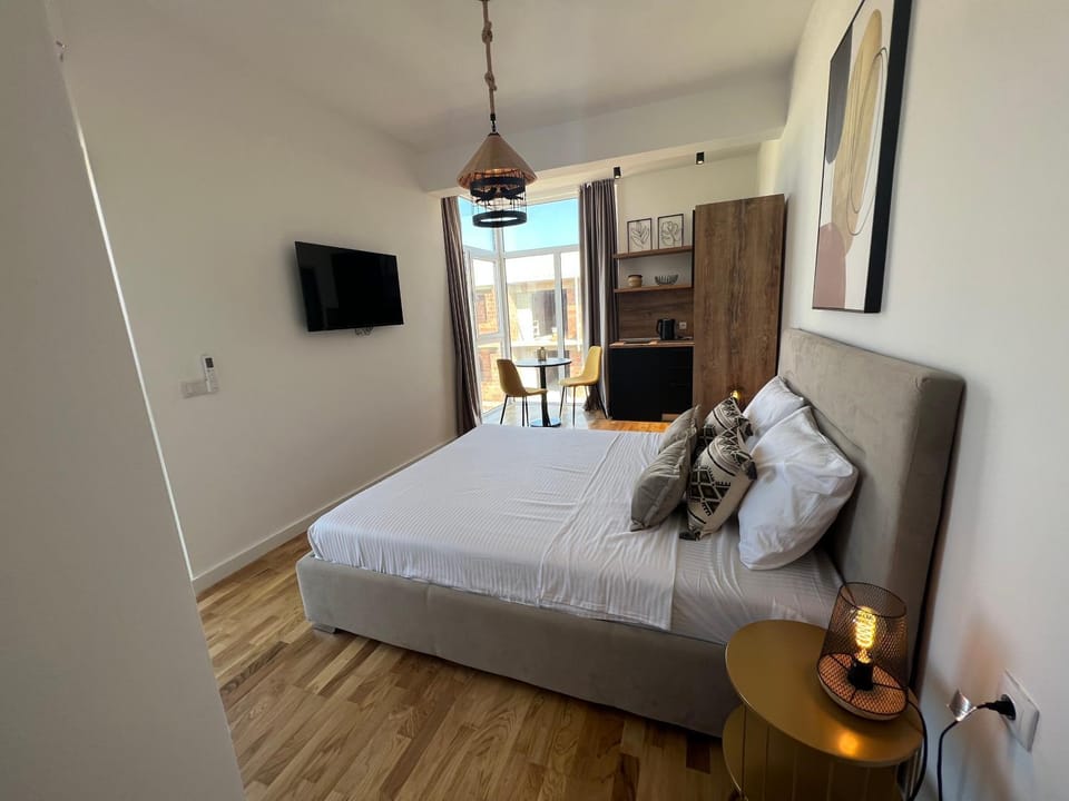 Bed, TV and multimedia, Seating area, wardrobe