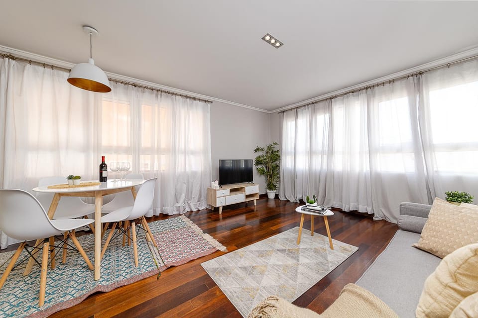 TV and multimedia, Living room, Seating area, Dining area