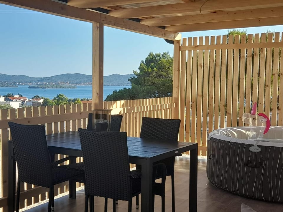 Patio, Day, Natural landscape, Hot Tub, View (from property/room), Balcony/Terrace, Seating area, Dining area, Mountain view, Sea view, Entertainment