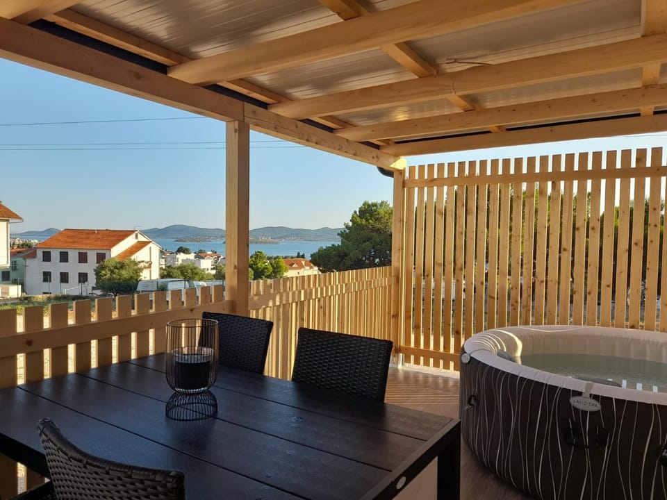 Patio, Day, Natural landscape, Hot Tub, View (from property/room), Balcony/Terrace, Dining area, Sea view