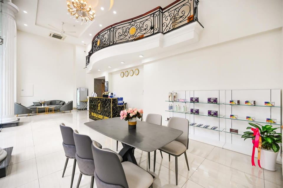 Kitchen or kitchenette, Living room, Food and drinks, Seating area, Dining area, Food, minibar