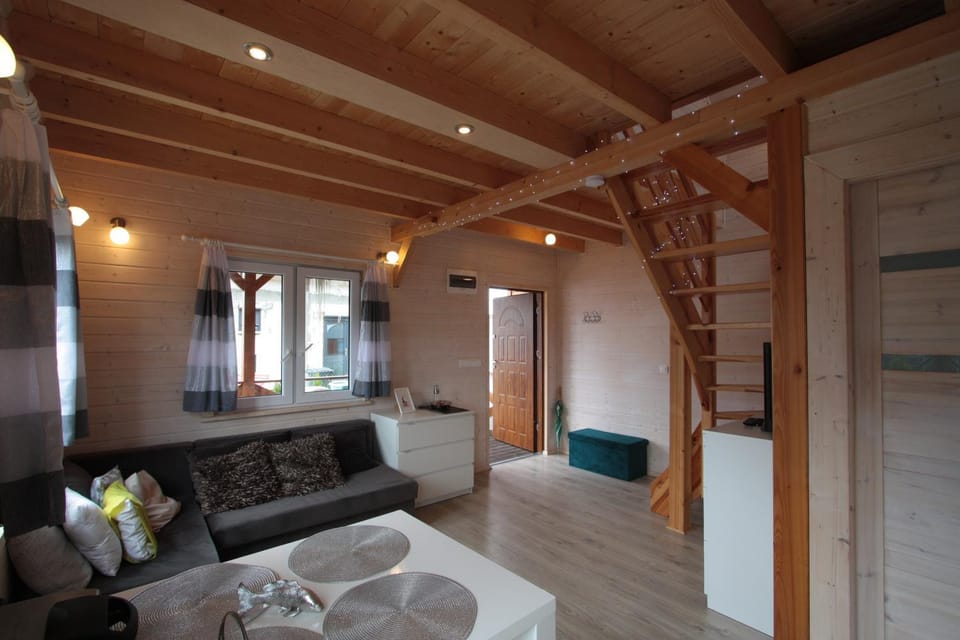 Property building, Bed, Living room, Photo of the whole room, Seating area