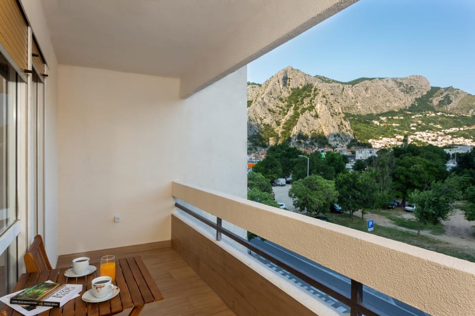 Nearby landmark, Natural landscape, View (from property/room), Balcony/Terrace, Mountain view, River view, Supermarket/grocery shop, Parking