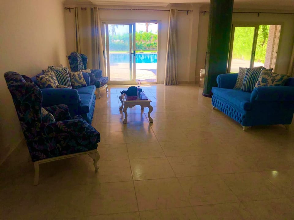 فيلا علي البحر بحمام سباحة خاص - ديمورا الساحل الشمالي Family only Villa in Egypt