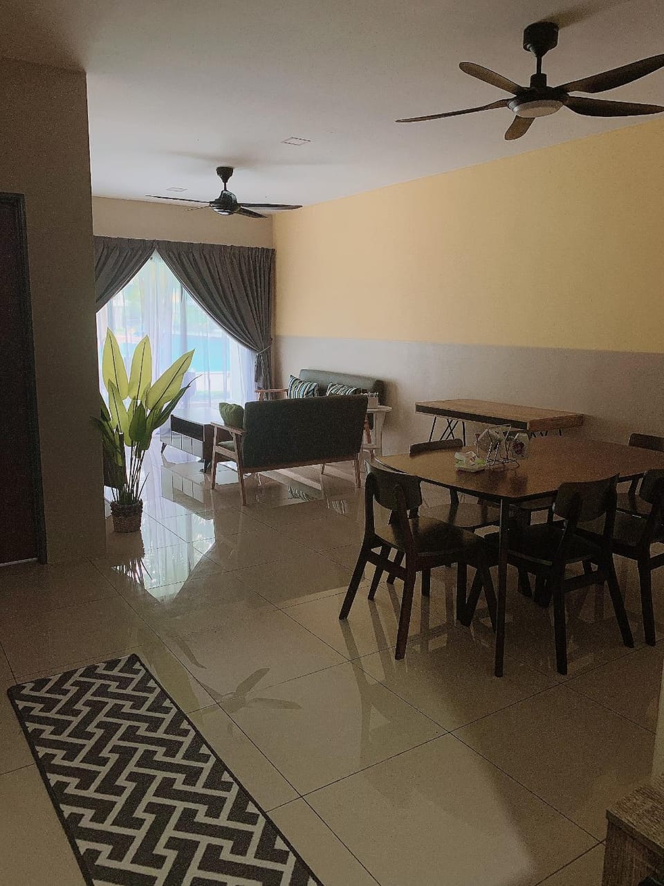 Living room, Seating area, Dining area, fireplace