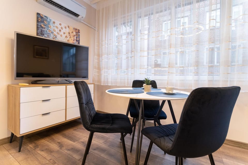 TV and multimedia, Kitchen or kitchenette, Living room, Seating area, Dining area, minibar, air conditioner