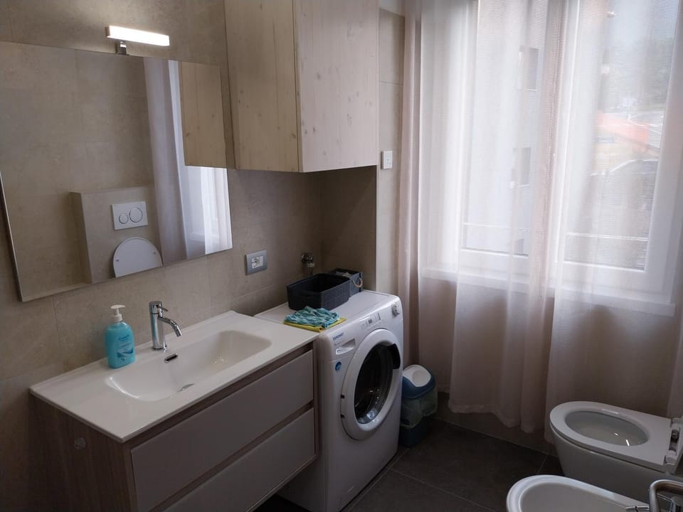 Bathroom, washing machine